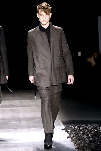Look 30